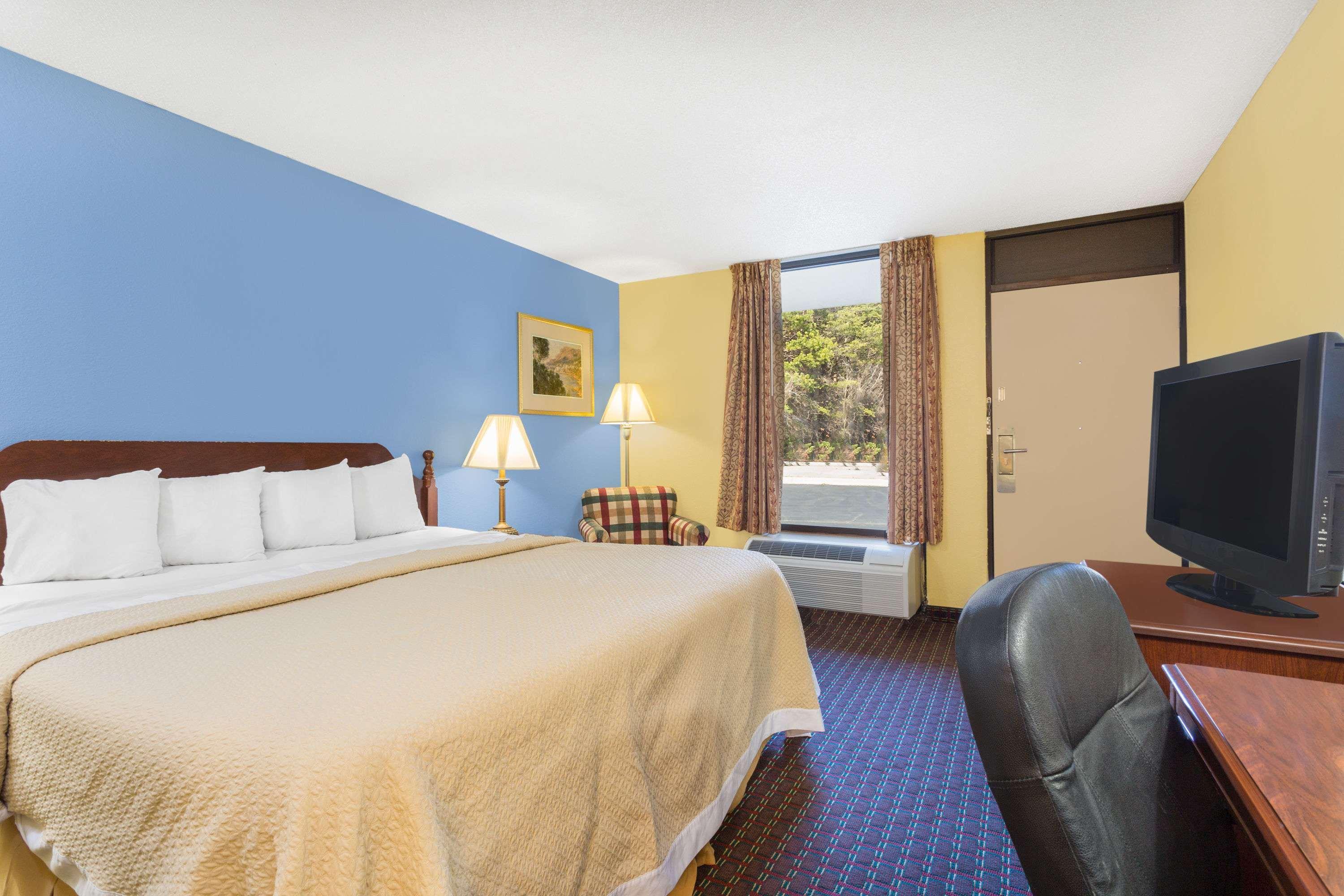 Days Inn By Wyndham Mocksville Exterior photo